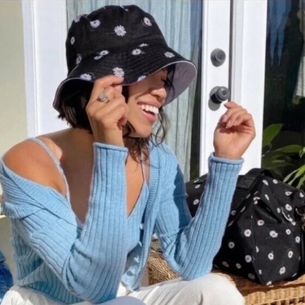 Alice + Olivia x FFF Reversible Daisy Bucket Hat